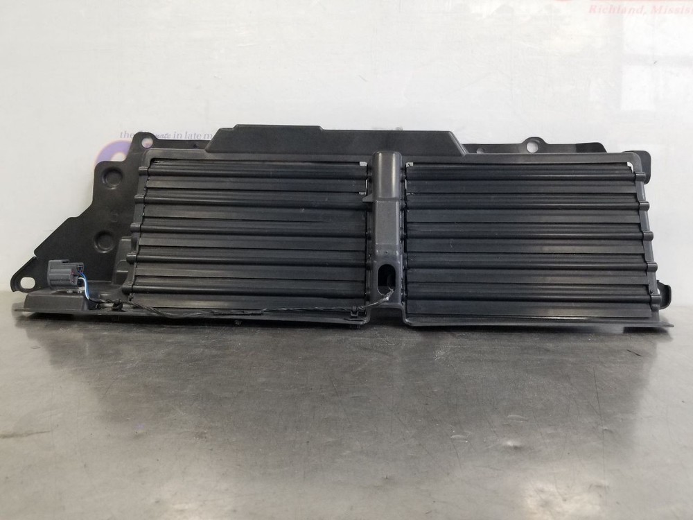 19 2019 RANGE ROVER 5.0L AIR SHUTTER