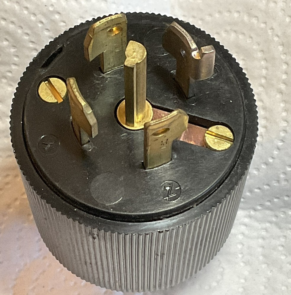 Hubbell Variload Twist-Lock Plug 45915 20A 120/208V