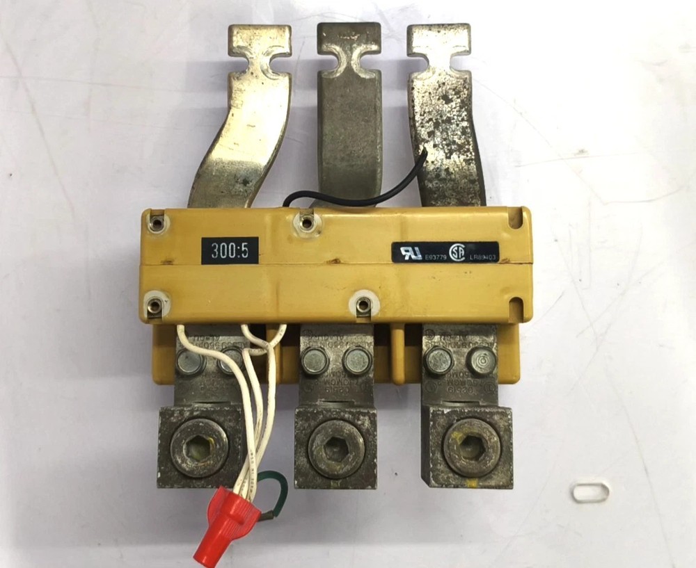 CUTLER-HAMMER EATON 300:5 E93779 LR89403 CURRENT TRANSFORMER