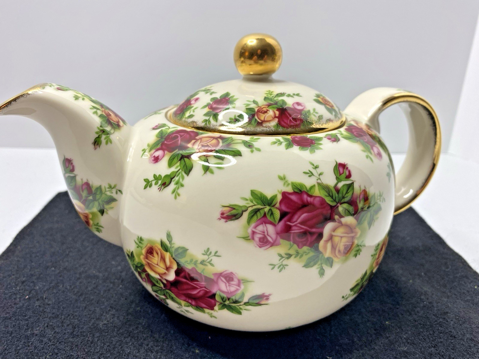 Royal Albert "Old Country Roses" Fine China Stamped 1998 Teapot A++