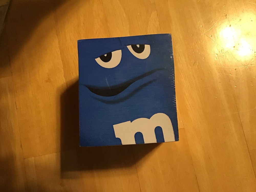 M&M World Note Cube Featuring Blue, Yellow, Green & Red M&M’s