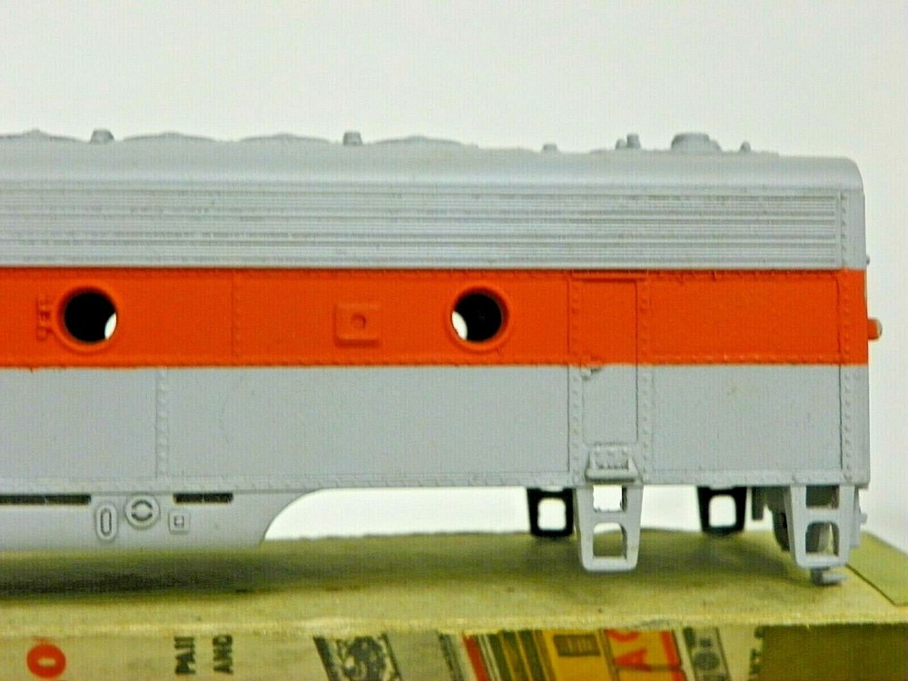 GLOBE MODELS HO M/A F7B (SHELL ONLY) LOCOMOTIVE (CUSTOM PAINTED) NO FRAME