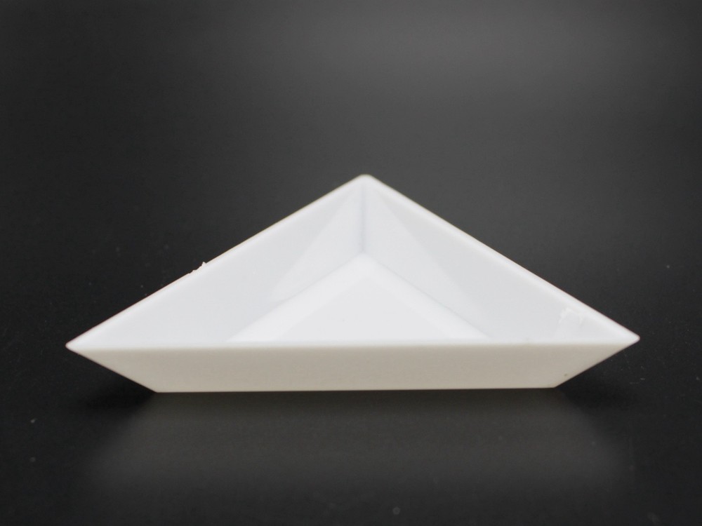 20 White Plastic Triangular Beads Sorting Trays 75mm Storage Container For Craft