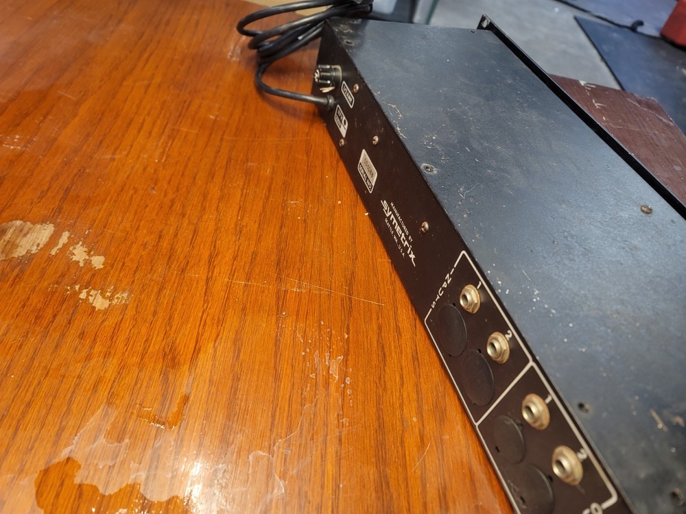 Vintage Symetrix SE-400 Black Tone Control Stereo Analog Parametric Equalizer