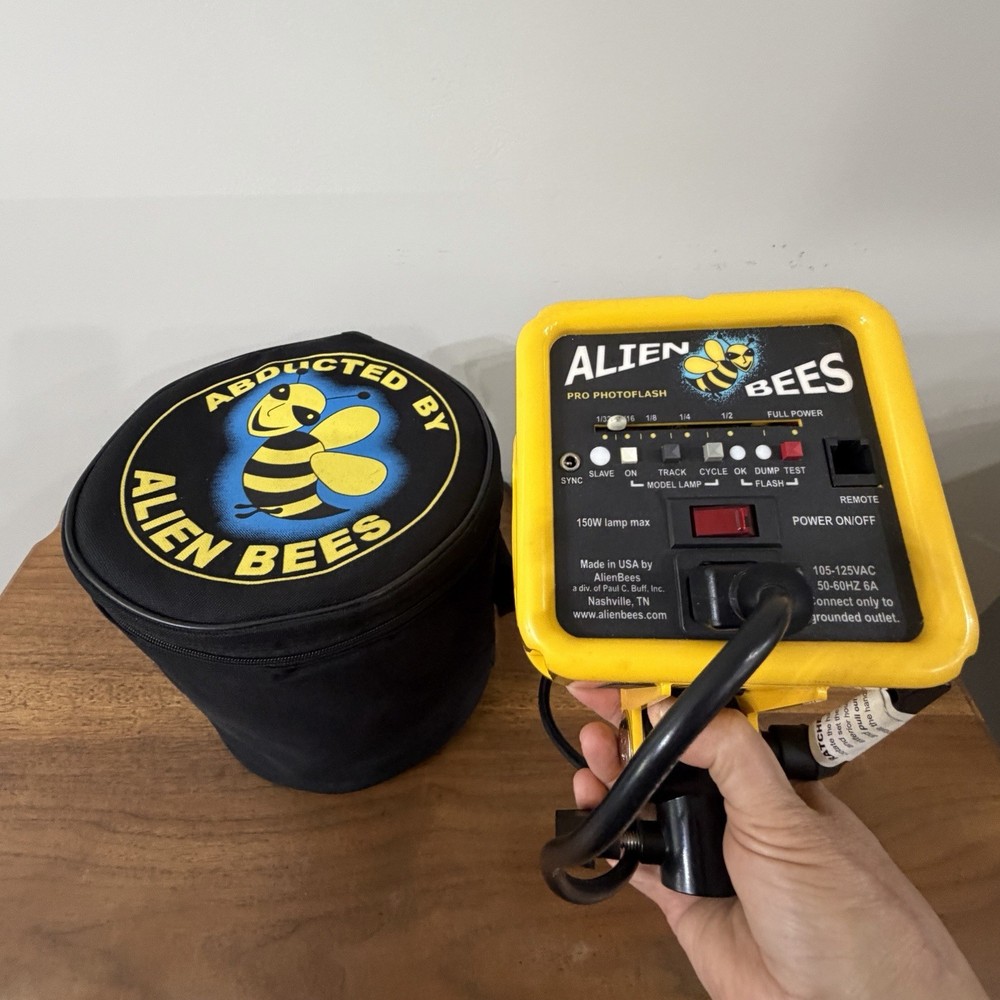 Alien Bees B800 STUDIO Light 320WS Studio Flash MONOLIGHT, Reflector, Carrier