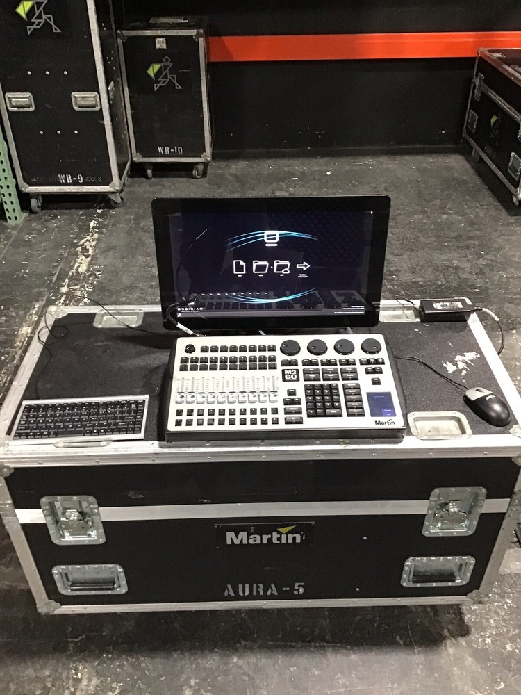 Martin M2GO Lighting Console kit with case