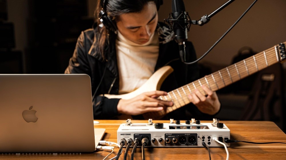 HOTONE Multi-Effect Pedal Processor, Touchscreen, Guitar, Bass, Amplifier, Model