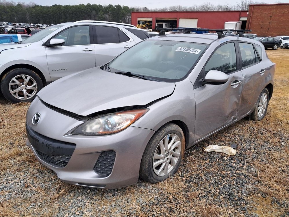 3         2013 Glove Box 4917555