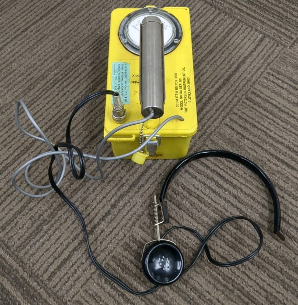 UNTESTED CD V-777-1 Vintage Radiation Detection Geiger Kit - READ DESCRIPTION!!