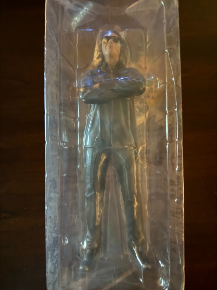 KISS GENE SIMMONS The Vault MEZCO ACTION FIGURE Sealed New