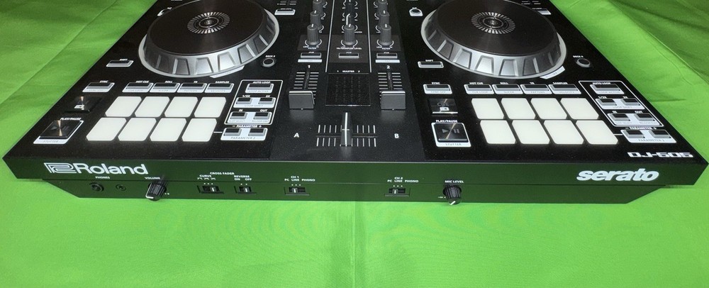 Roland DJ-505 Serato DJ Controller
