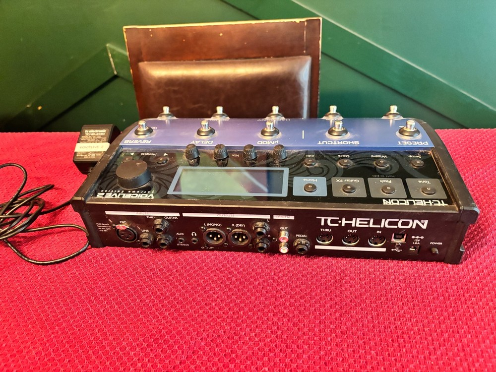 TC-Helicon VoiceLive 2 Vocal Multi-Effects Processor Pedal Effector l