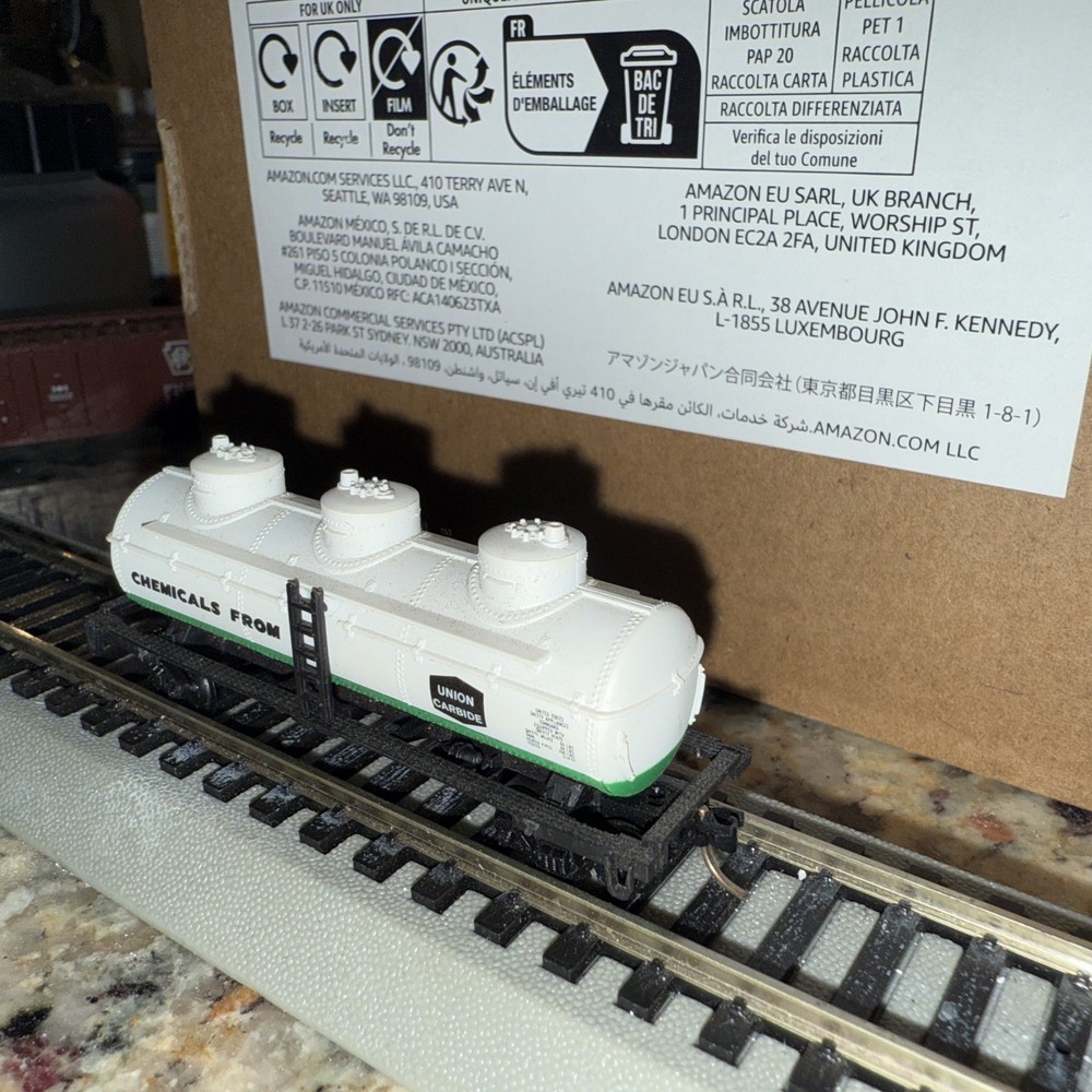 N - Life-Like - three Dome Tanker, Union Carbide