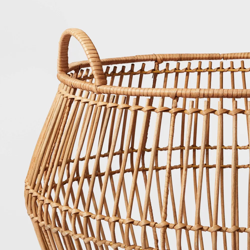 Round Modern Bulging Short Basket Light Stain - Threshold
