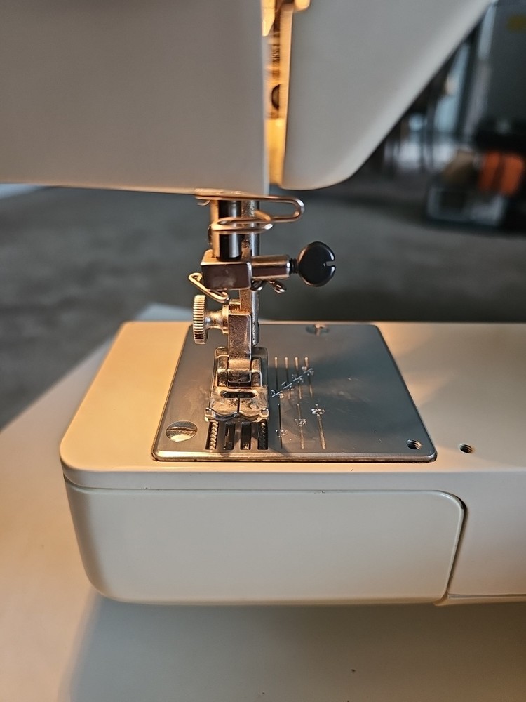 Elgin Sewing Machine Model 999F Deluxe ZigZag Tested Works