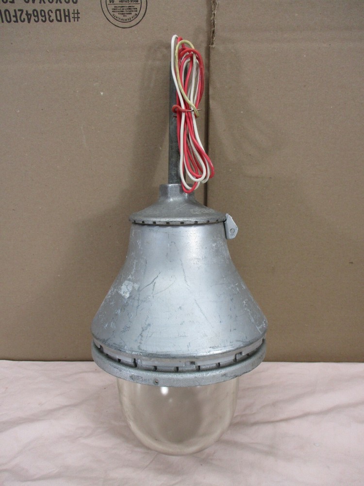 Appleton Electric Company 200W Vented Explosion Proof Light AA-51 Series