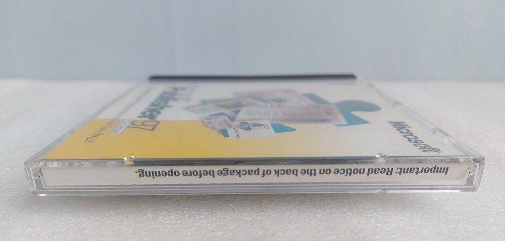 Microsoft Publisher 97 CD Deluxe Desktop Publishing Software Windows NT/95 + Key