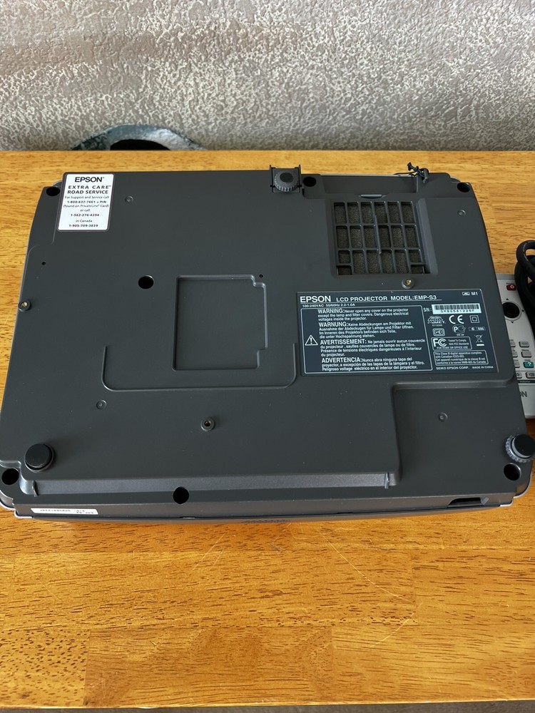 LCD Projector Epson EMP-S3 with Soft Case, Remote & Laser Pointer Tested