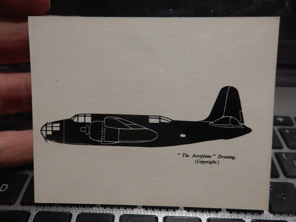 WW2 ERA SMALL RECOGNITION CARD   TYPE  ?    9 X 8 CM   bomber type  ??/