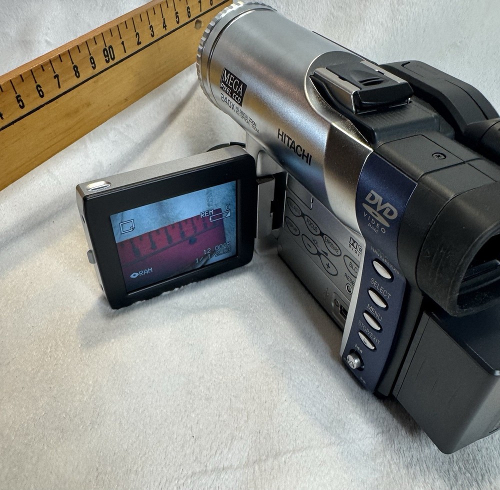 Hitachi DZ-MV380A DVD Camcorder, Bundle