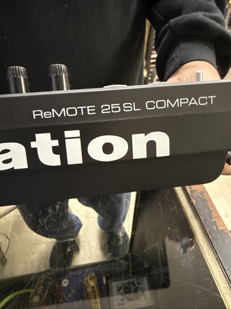 Novation Remote 25SL Compact Midi Keyboard Controller W/ Power Cord