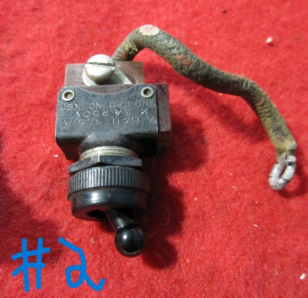 1947 SINGER FEATHERWEIGHT SEWING MACHINE MODEL 221 LIGHT SWITCH #2