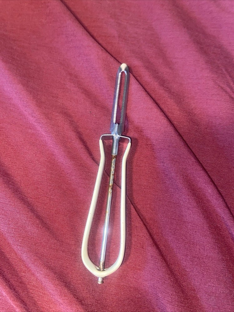 Vegetable Floating Blade Peeler Stainless White Rubber Handle 6"