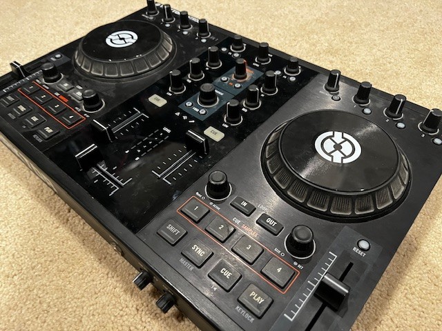 Native Instruments Traktor Kontrol S2 MK1