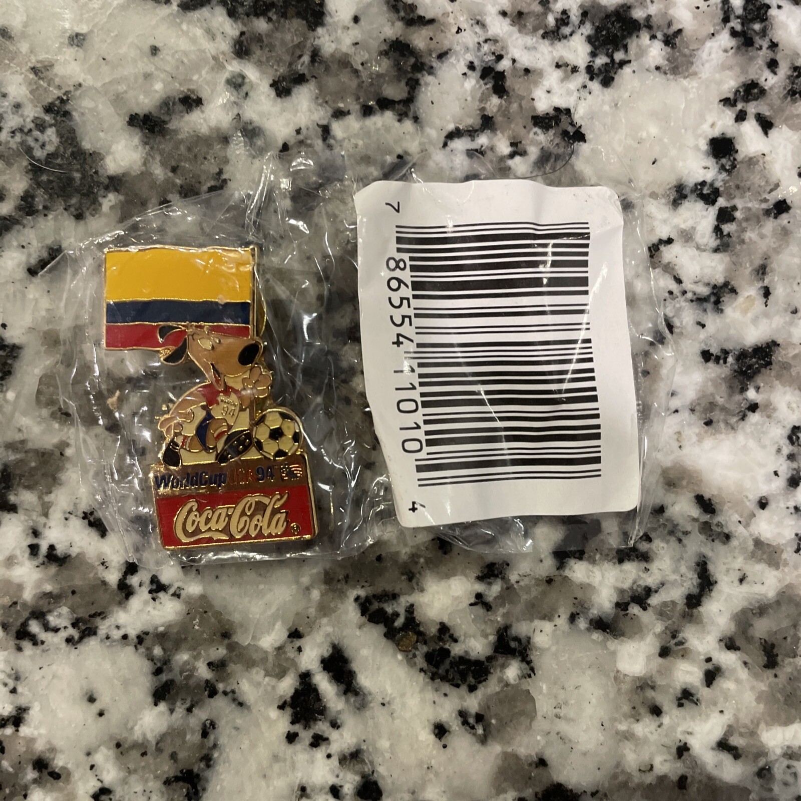 World Cup Soccer USA 1994 Coca Cola International Flag Pin with Mascot COLOMBIA