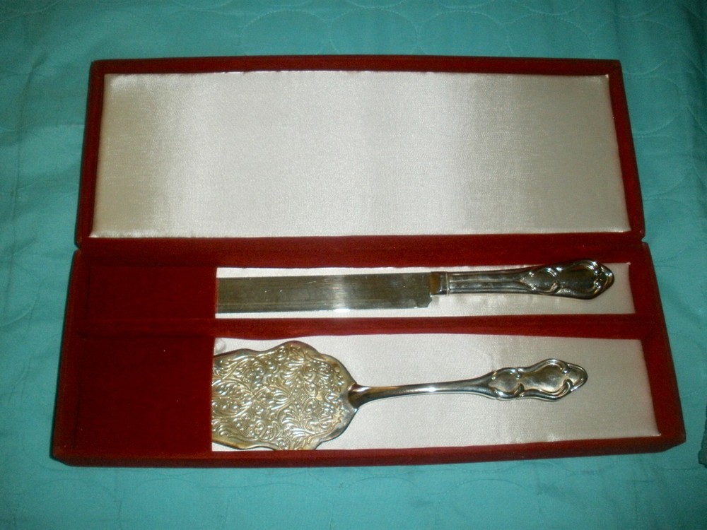 Vintage Silver Plated Set of Wedding Cake Pie Server Scrolled Red Velvet
