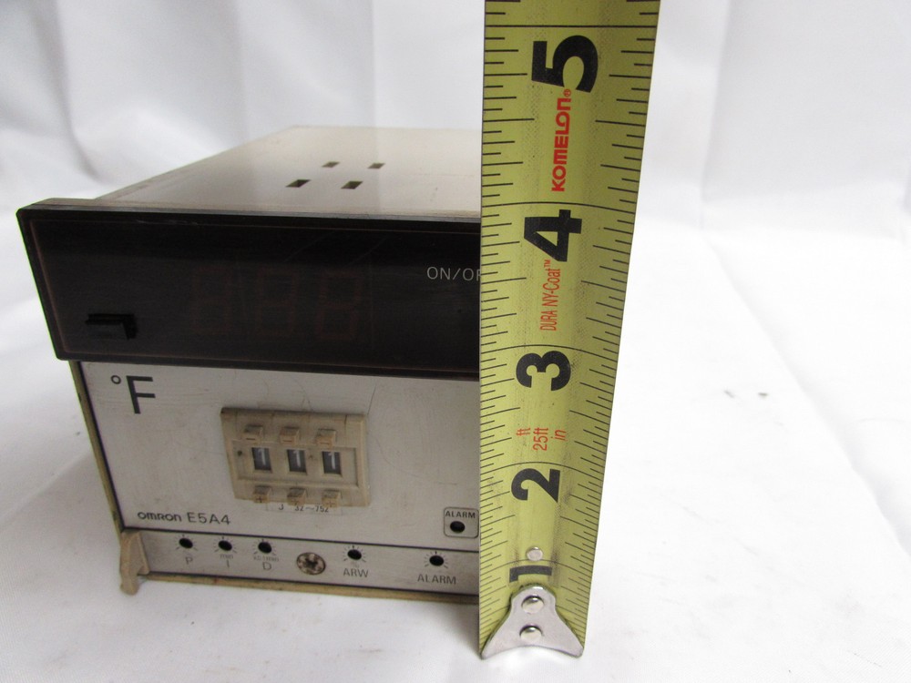 OMRON E5A4-S91J TEMPERATURE CONTROLLER 1A 250VAC ***GOOD***