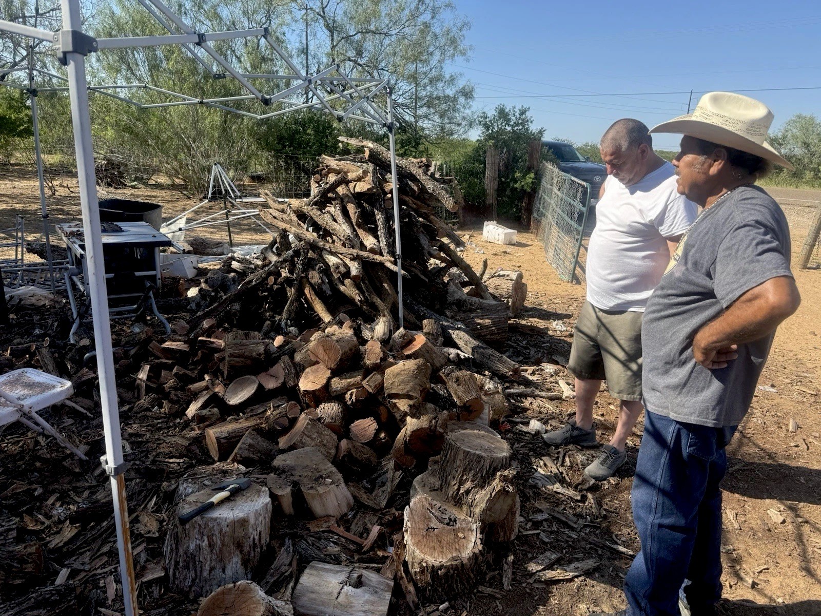 BBQ Mesquite Wood Chunks-Raw Smoking Wood for Grilling Or Smoking. About 28 Lbs