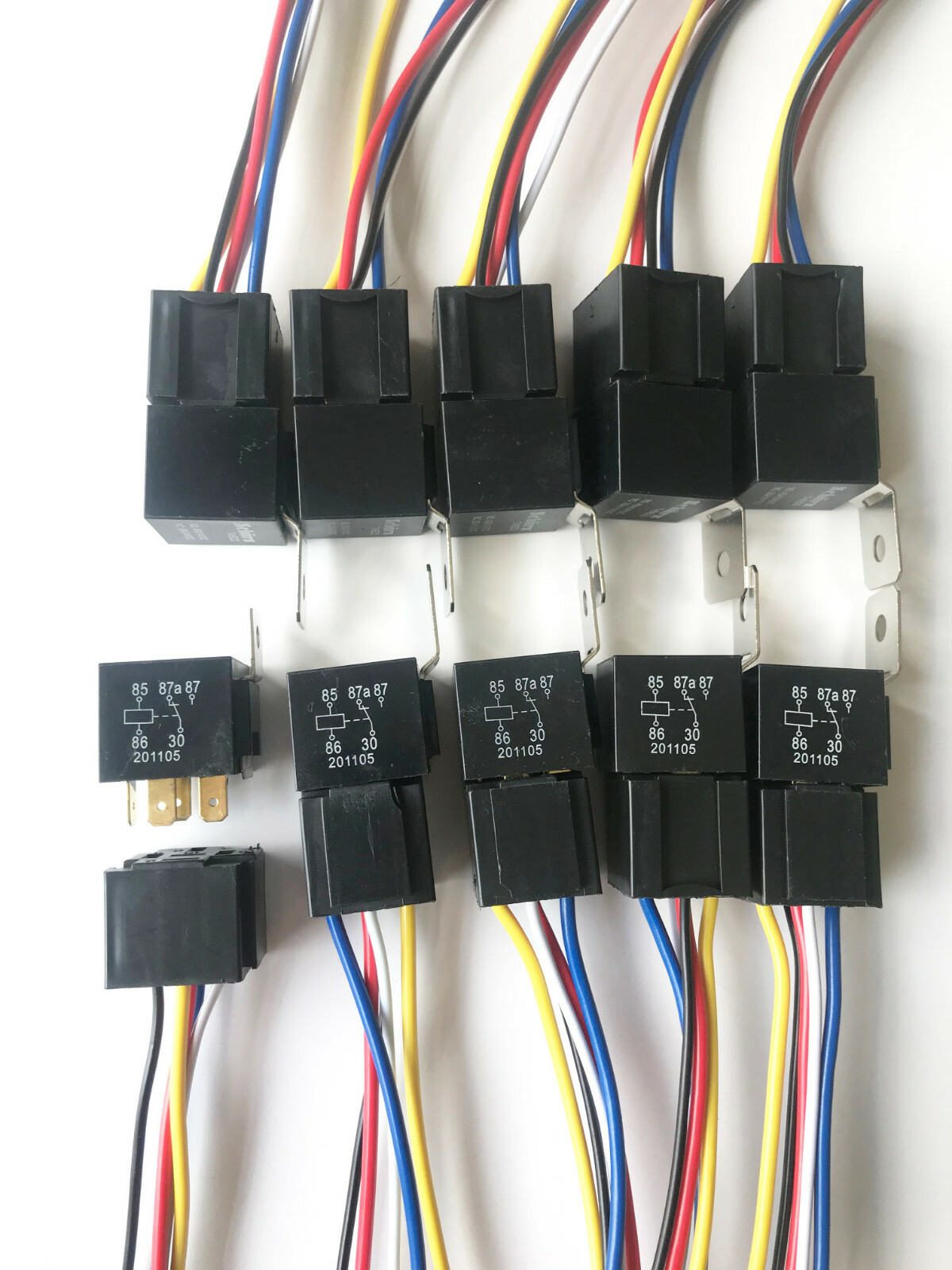10) 12V 30/40 Amp Waterproofed SPDT Relay + 10) 5 Wire H.D. Interlocking Sockets