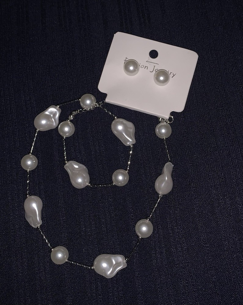 Beautiful Earrings And Necklace Set