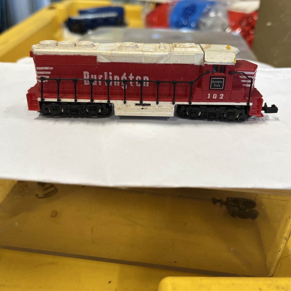 Bachmann N Scale Burlington 102 Engine ( T 16 )