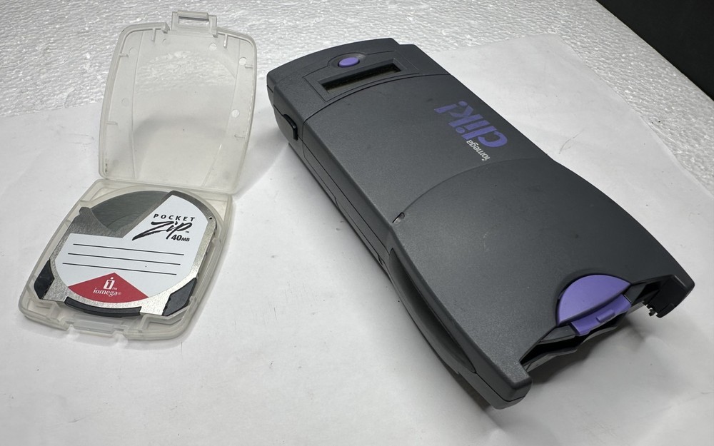 IOMEGA CLIK! C40-IME FLASH MEMORY, DISC, READER, UNTESTED, STRICTLY FOR PARTS