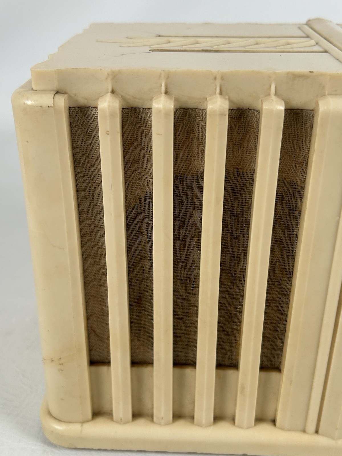 Vintage Wards Airline Radio Model 62-616 Powers On