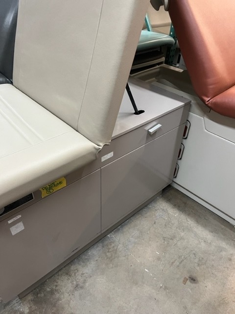 Midmark 104 Exam Table