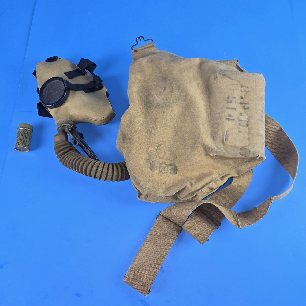 ORIGINAL WWII US ARMY M1A1 CHEMICAL GAS MASK & CANISTER, KIDNEY CARRY BAG