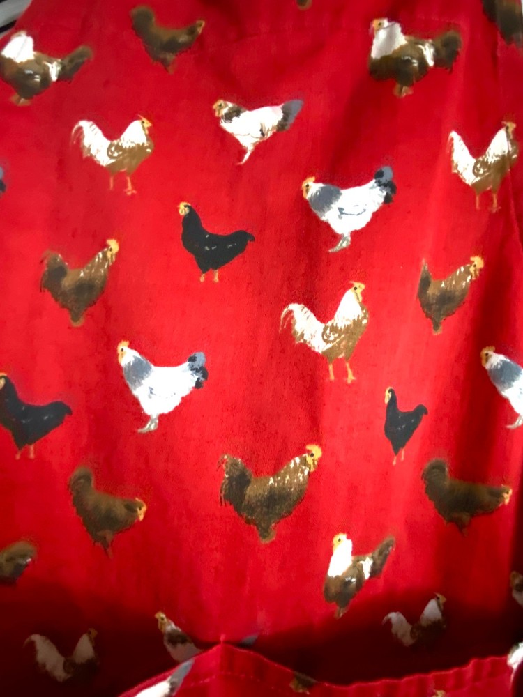 "CHICKENS" Apron, multiple breeds, on red 100% Heavy Cotton~2 Big Pockets~EUC!