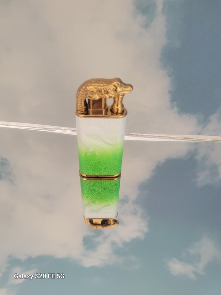 Alligator cigarette lighter