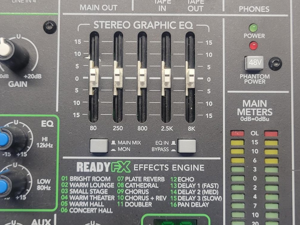 MACKIE MIXER W/ PHANTOM POWER (P14025804)