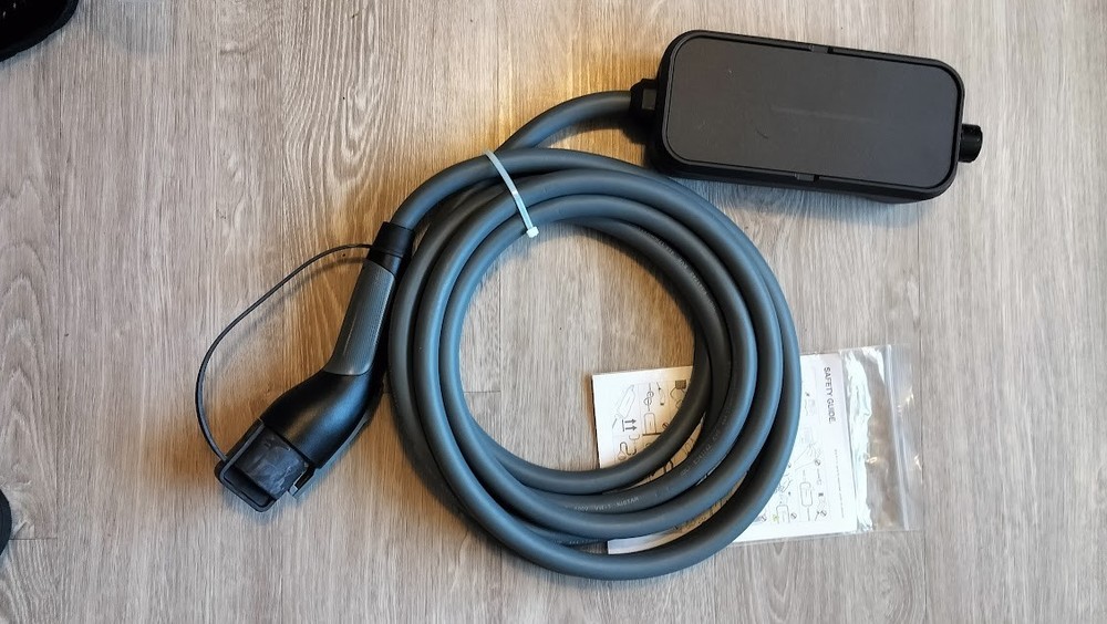 Flexible Fast Charger Model EIAC-U9KSCWPUA02 "Compatible With BMW"