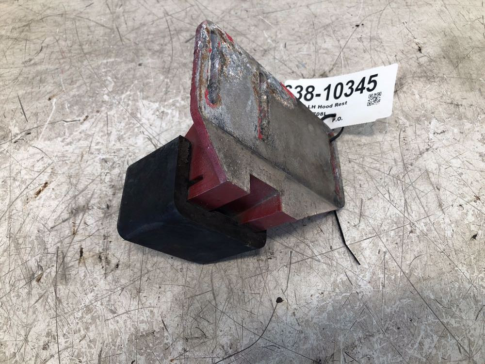 2005 Peterbilt 385 Hood Rest (638-10345)