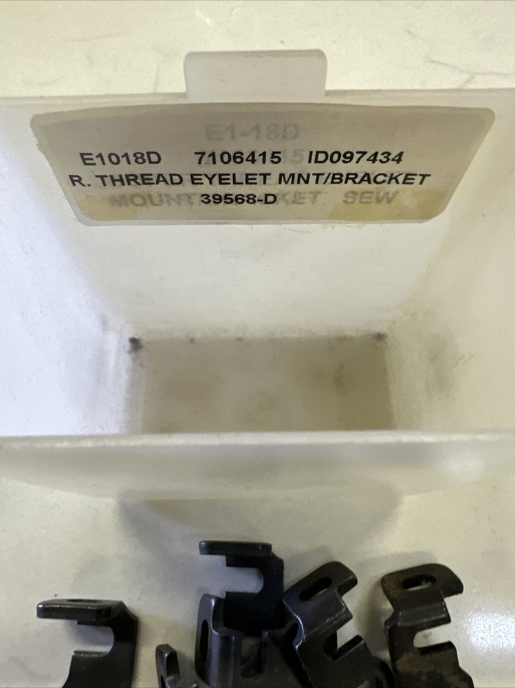 NOS 39568D-UNION SPECIAL THREAD EYLET MOUNTING BRACKET