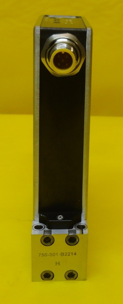 Unit Instruments UFC-8565 Mass Flow Controller MFC 15L NH3 8560 Used Working