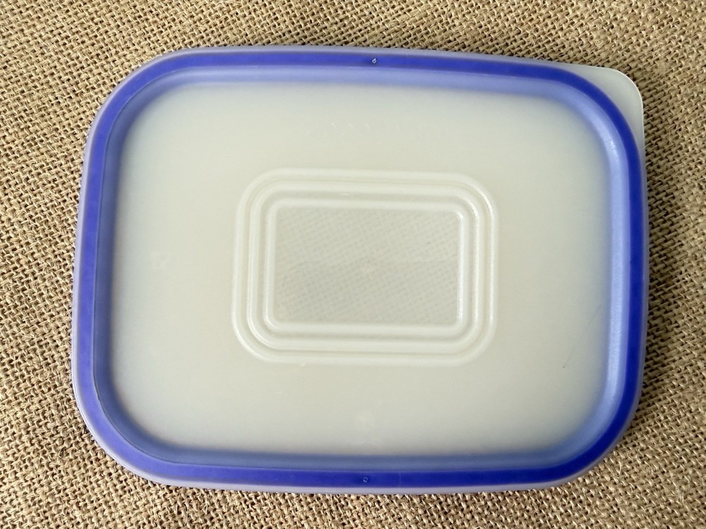 Tupperware Purple/White Lid Rectangle 5781-B-1