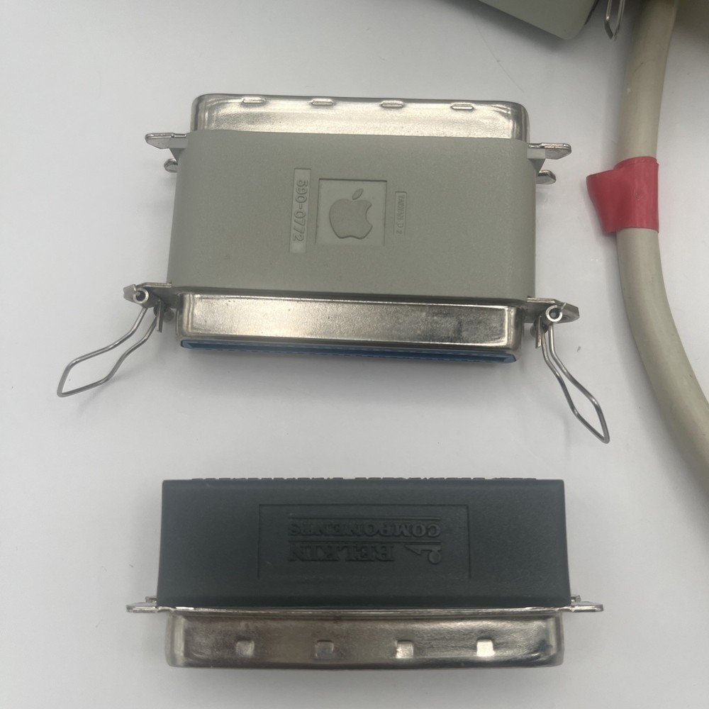 CD-R APS TECHNOLOGIES 106747 (4X Write) w/ Some Cables and Accessories.