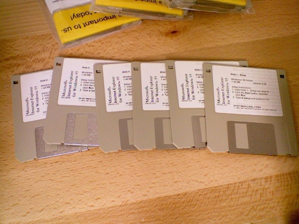 Full Version Microsoft Windows 95 OS 3.5" Floppy MS-DOS PCs 1995 USA HTF