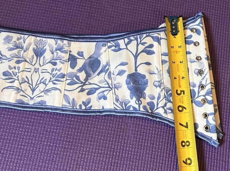 Scarlet Darkness Belt Corset ribbon tie Size 14 Renaissance Cosplay tapestry